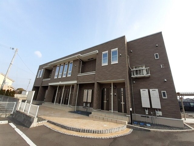 物件外観写真1　(落ち着いた雰囲気の外観です)