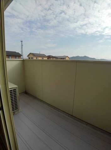 物件内観写真19　(暖かな日差しのふりそそぐバルコニー)
