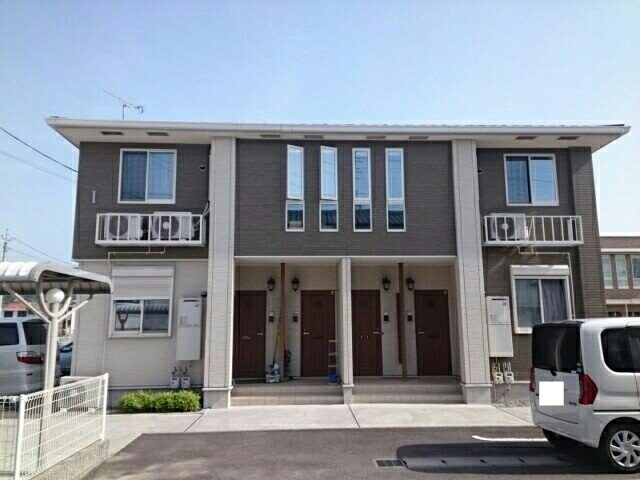 物件外観写真1　(外観もきれいです)