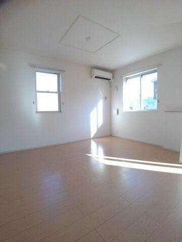 物件内観写真10　(物件の内装です)