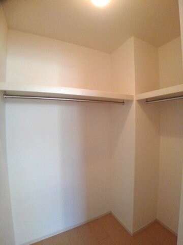 物件内観写真15　(大きなスペースがあり、収納には困りません)