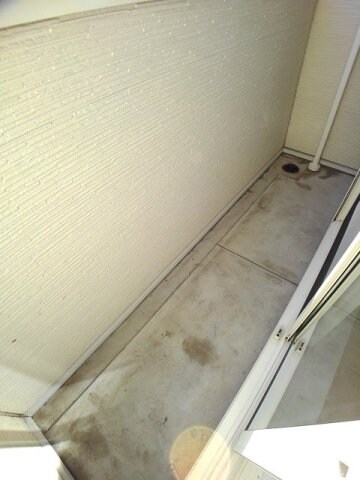 物件内観写真19　(開放的で明るい空間を演出してくれるバルコニーです)