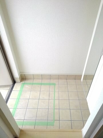 物件内観写真14　(ゆったりとした玄関です)