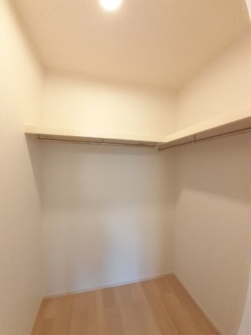 物件内観写真14　(収納豊富です)