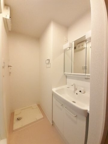 物件内観写真17　(忙しい朝には欠かせない洗面所です)