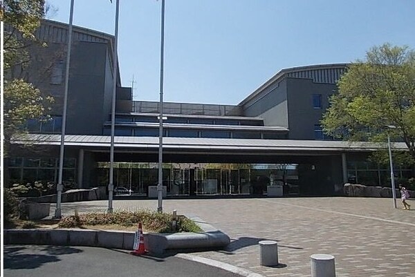 周辺環境(県立図書館さんまで2400m)