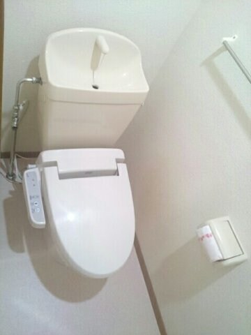 物件内観写真12　(ゆったりとした空間のトイレです)