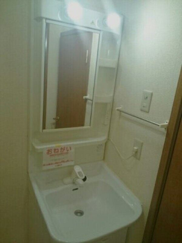 洗面・脱衣所(ゆったりとスペースのある洗面所)