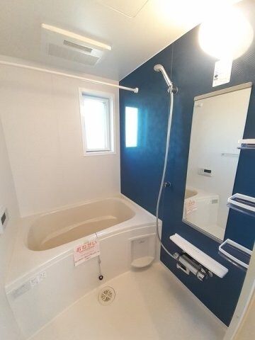 物件内観写真10　(コンパクトで使いやすいお風呂です)