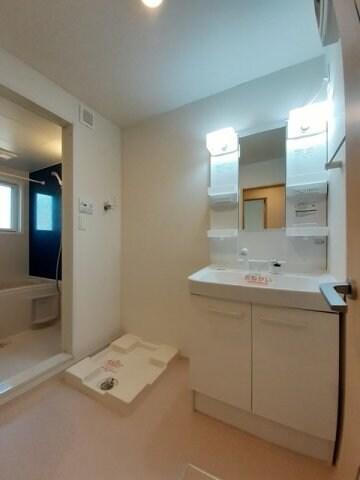 物件内観写真15　(脱衣スペースもあります)