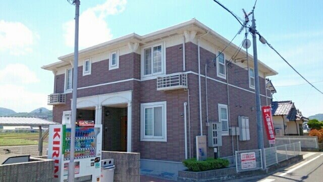 物件外観写真1　(きれいな外観です)