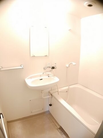 物件内観写真11　(日々の疲れを癒すお風呂付です)