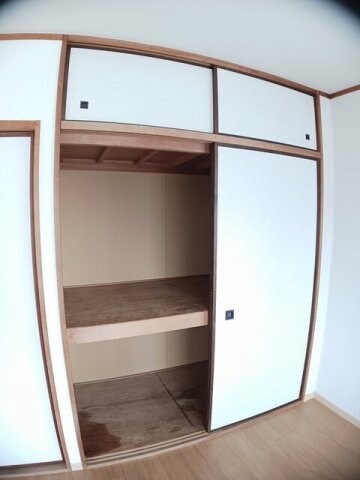 物件内観写真14　(たっぷりとした収納スペースです)