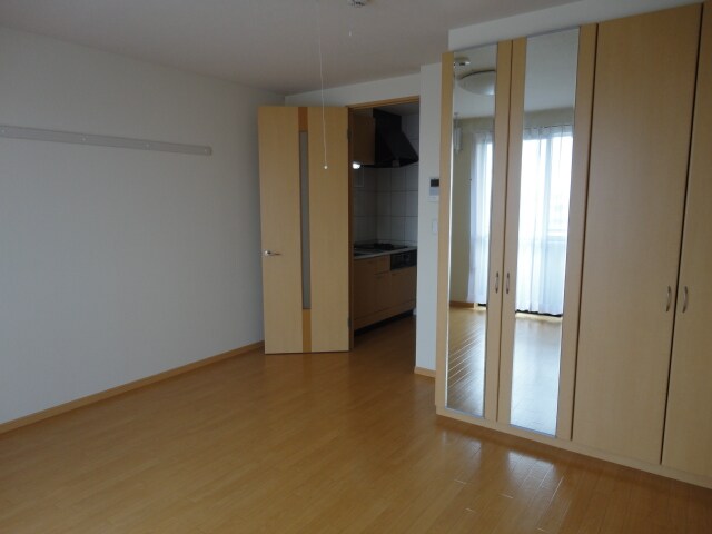 物件内観写真4　(洋室)