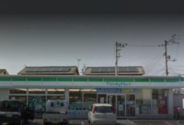 周辺環境(ファミリーマート高松町店 572m)