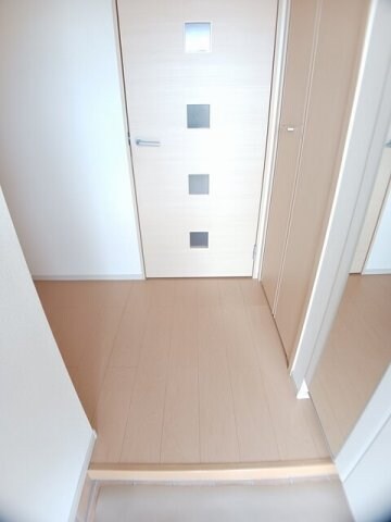 物件内観写真15　(きれいな玄関です)