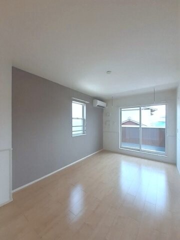 物件内観写真8　(おしゃれなリビングです)