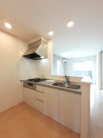 物件内観写真9　(コンパクトなキッチンで掃除もラクラク)