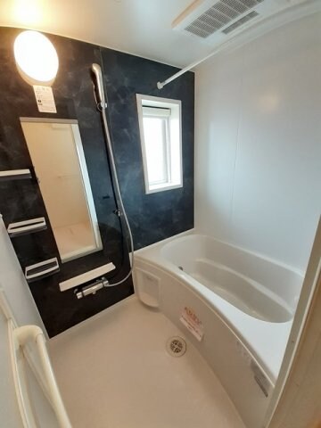 物件内観写真10　(日々の疲れを癒すお風呂付です)