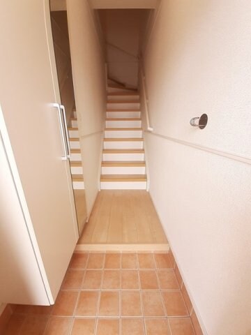 物件内観写真14　(シンプルで使いやすい玄関です)