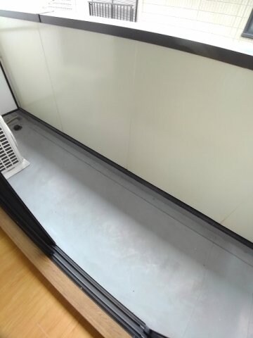 物件内観写真19　(暖かな日差しのふりそそぐバルコニー)