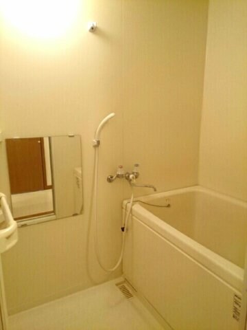 物件内観写真11　(きれいなお風呂です)