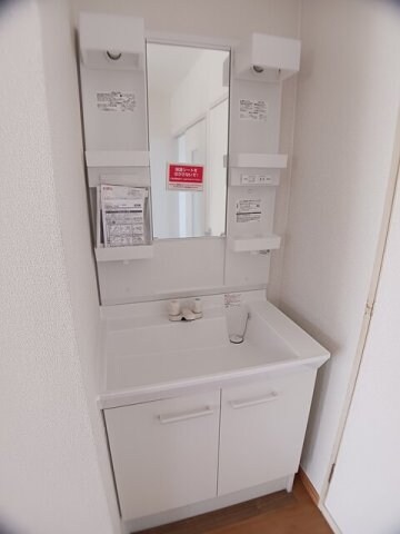 物件内観写真17　(コンパクトで使いやすい洗面所)