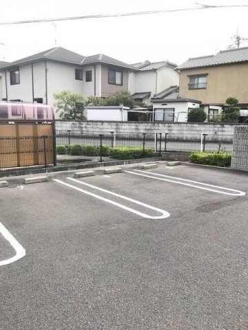 物件外観写真2　(駐車場があります)
