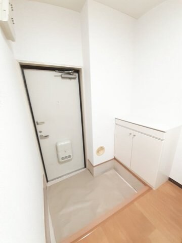 物件内観写真15　(きれいな玄関です)
