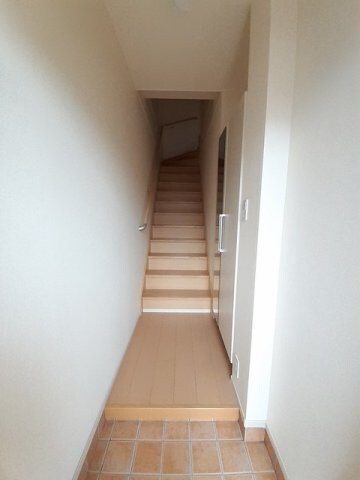 物件内観写真15　(落ち着いた玄関です)