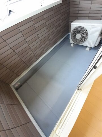 物件内観写真18　(お洗濯にも便利なバルコニー付き)