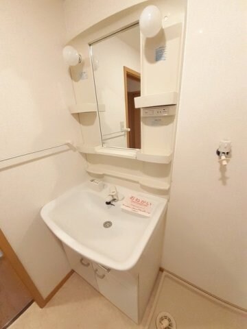 物件内観写真17　(スペースが確保できる洗面所です)