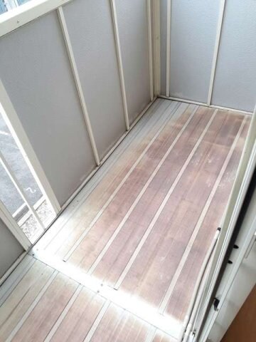 物件内観写真19　(開放的で明るい空間を演出してくれるバルコニーです)