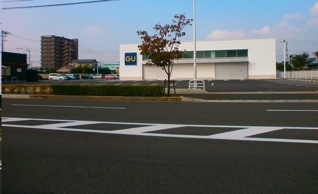 物件外観写真2　(GUさんまで2000m)