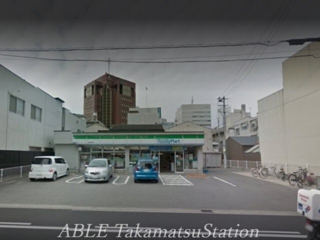 物件外観写真9　(ファミリーマート高松藤塚町店 235m)