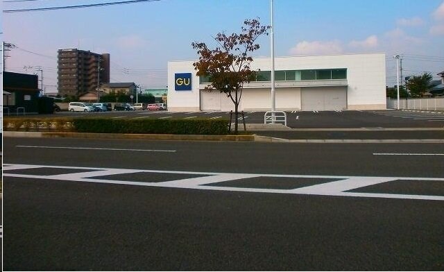 物件外観写真2　(GU高松レインボー店さんまで150m)