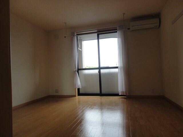 物件内観写真8　(洋室)