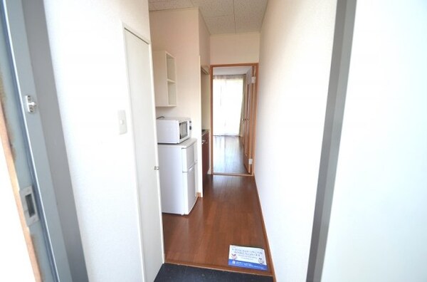 玄関(備品や設備仕様は号室等により異なります現地をご確認下さい。)