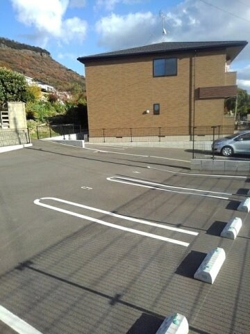 物件外観写真2　(駐車場完備です)