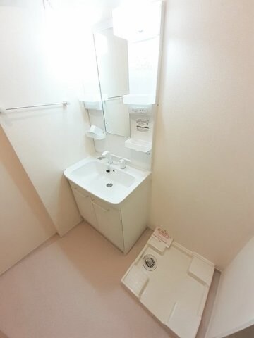 物件内観写真17　(コンパクトで使いやすい洗面所)