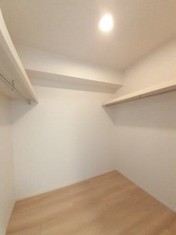 物件内観写真14　(小物を収納するのに便利です)