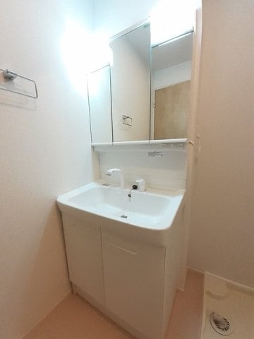 物件内観写真17　(広い洗面スペース)