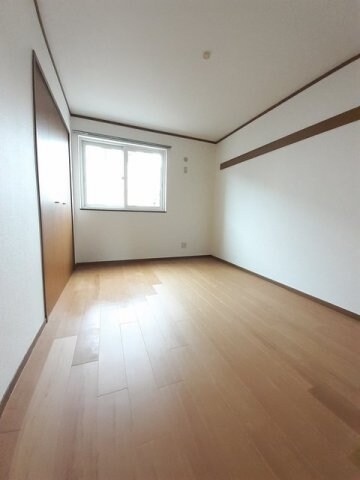 物件内観写真12　(内装は落ち着いています)