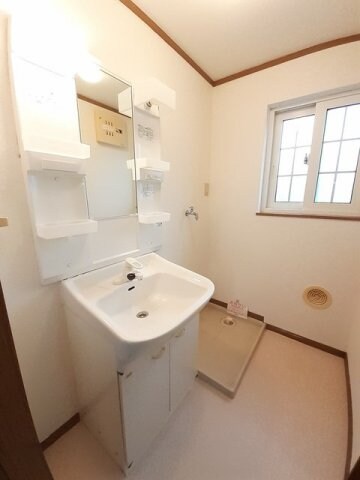 物件内観写真17　(忙しい朝には欠かせない洗面所です)