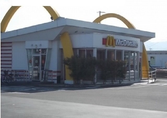 物件外観写真3　(マクドナルドまで850m)