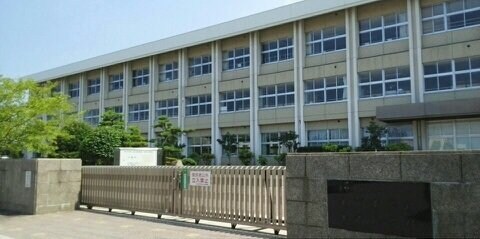 物件外観写真3　(市立小・中学校さんまで1130m)