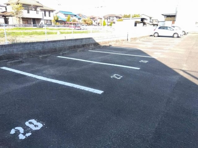 物件内観写真14　(宅外駐車場　レオパレスAST)