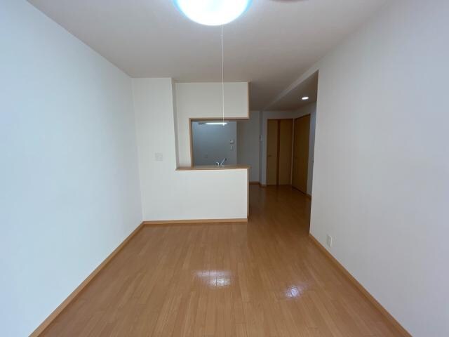 物件内観写真4　(リビング)