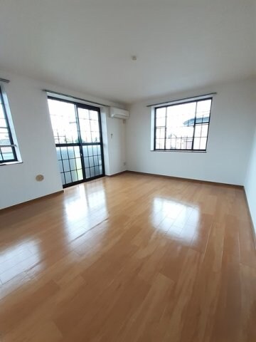 物件内観写真9　(使いやすい居間です)