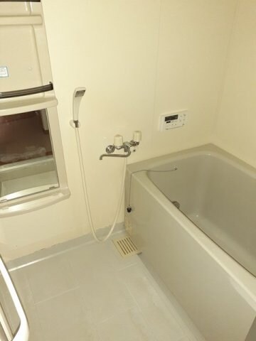 物件内観写真11　(日々の疲れを癒すお風呂付です)